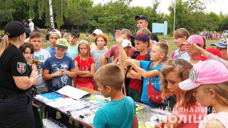 Поліцейські Вінниці навчали дітей самооборони