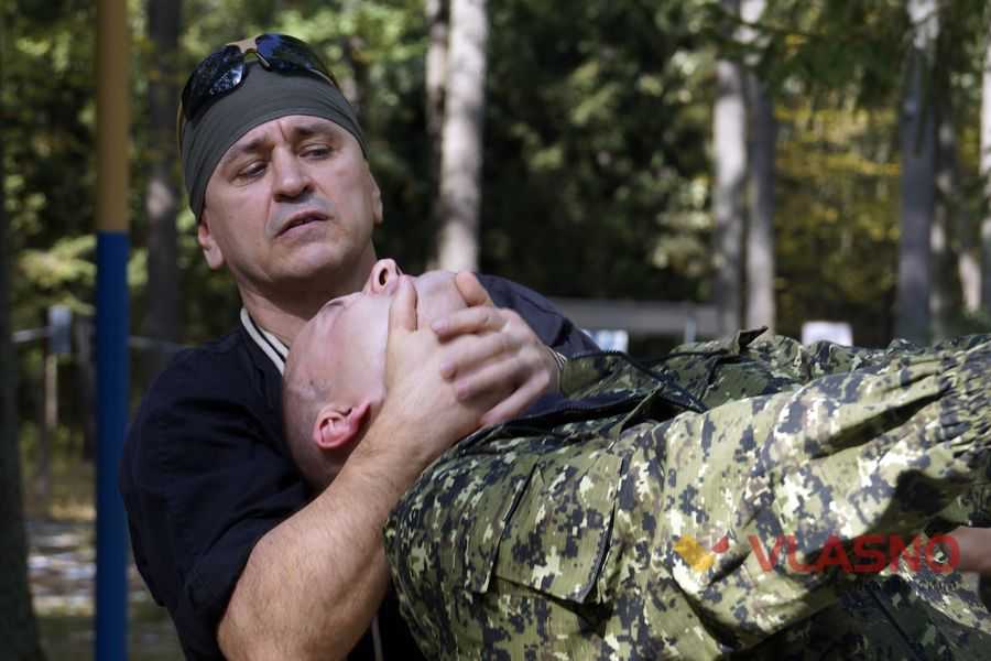 Рукопашний бій, холодна зброя і таємниці диверсантів &ndash; під Вінницею триває військовий вишкіл