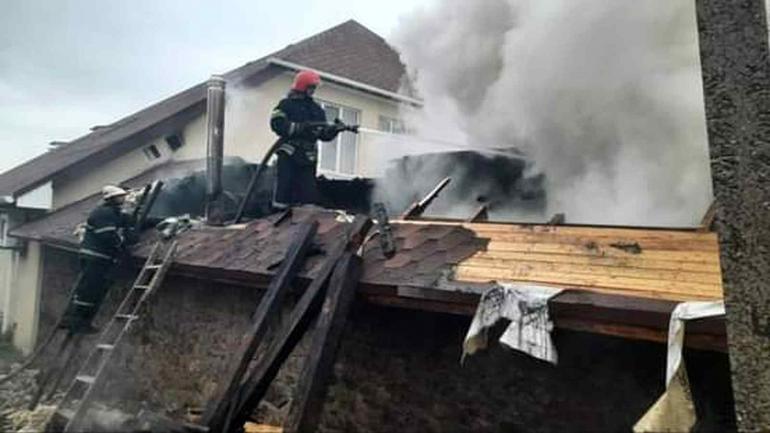 У Шаргородському районі горіла господарча будівля