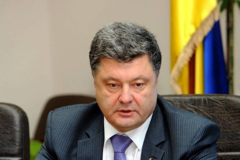 Порошенко ветував закон про вихід жінок на пенсію у 55 років