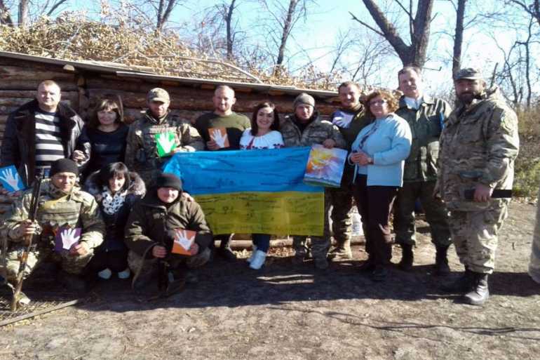 Вінницькі викладачі співали у &laquo;сірій зоні&raquo; Авдіївки 