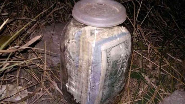 Двісті тисяч у банці закопала вінничанка і забула де, після чого викликала поліцію
