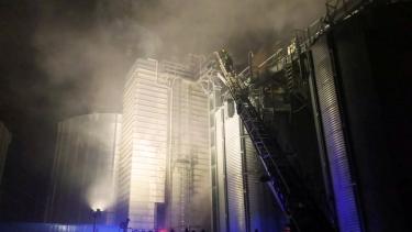 На Вінниччині на хлібоприймальному комбінаті пожежею знищено 45 тонн врожаю соняшника