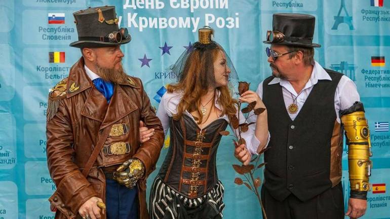 Цікаві конкурси, призи, майстер-класи, драйвова музика: захід EUROFEST об'єднає українців