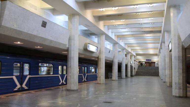 У харківському метро під потяг упала жінка