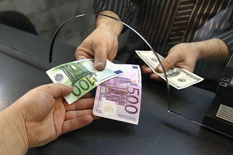 Обміняти валюту можна буде лише у банках