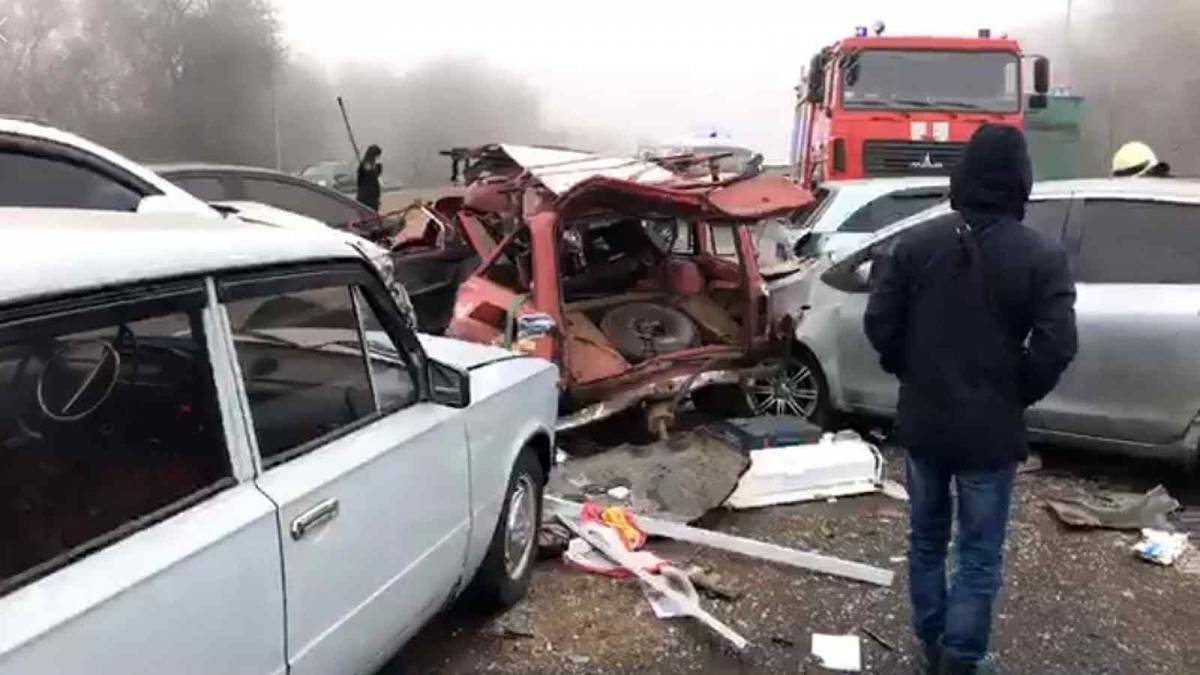 На одеській трасі в результаті ДТП дев'ять машин постраждало