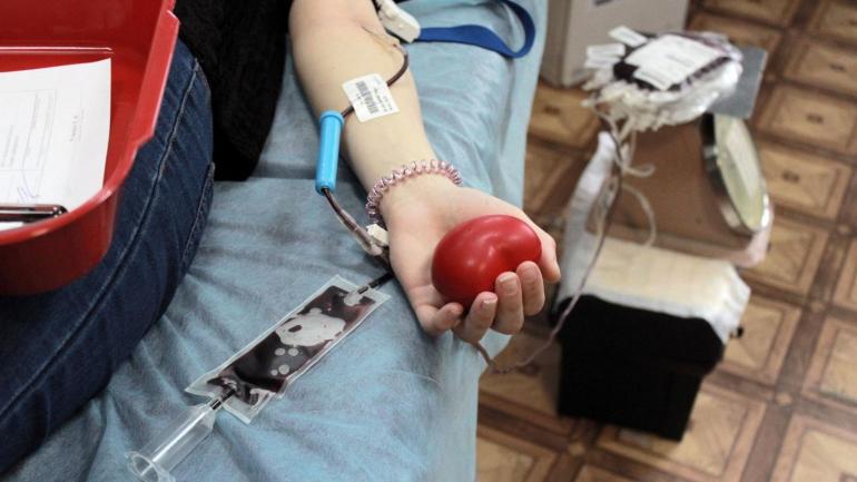 Вінницькому обласному центру крові не вистачає донорів, усіх охочих підвозять на станцію переливання