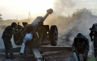 Бойовики стріляють по житлу, газопроводах та водогонах