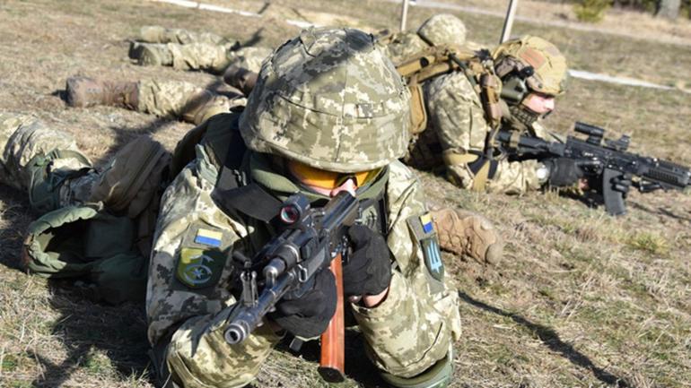 В зоні ООС поранили військового
