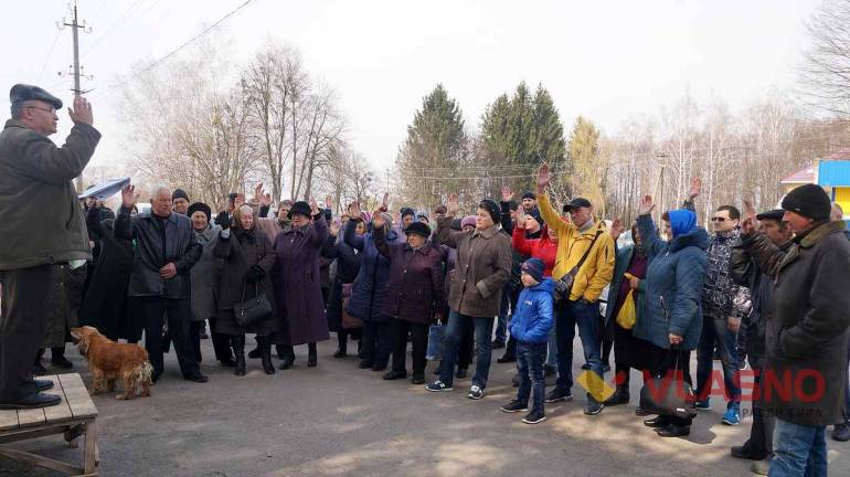 &laquo;Коли нас хрестили, в Москві ще жаби квакали&raquo; &ndash; чергова громада на Вінниччині переходить до ПЦУ (ФОТО)