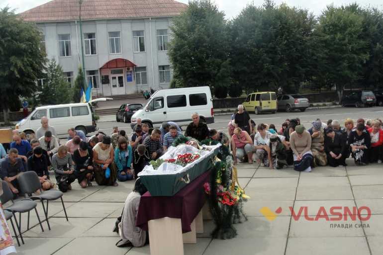 прощання із загиблим атовцем у Вінниці фото
