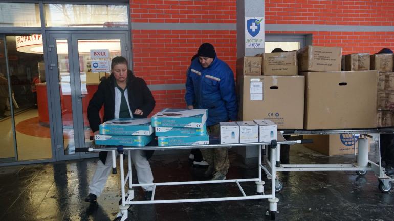 Батьківщинівці Вінниччини доправили у лікарні області медичне приладдя