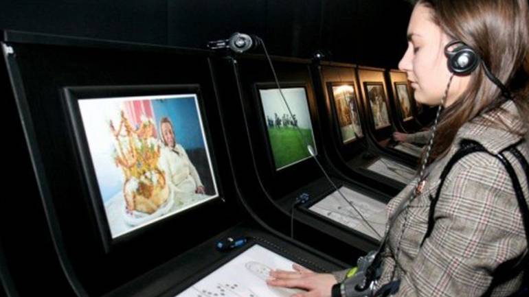 У Вінниці адаптують екскурсії для людей з вадами зору