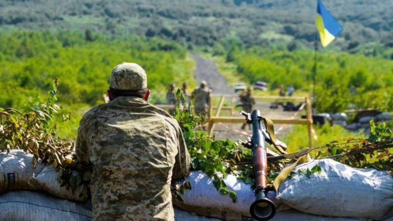 Через обстріли позицій ООС розведення військ у Петрівському перенесли
