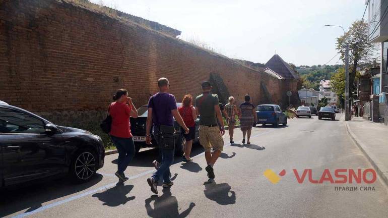 &laquo;Мій однокласник знайшов в підземеллях кулемет і приніс до школи&raquo; - вінничани шукали катакомби (ФОТО)