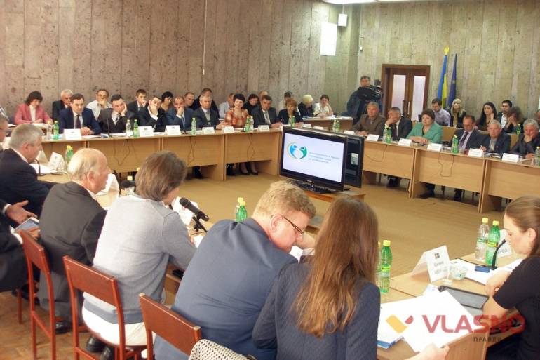 Міжнародний кругий стол "Децентралізація в Україні: партнерство влади та громадськості" фото