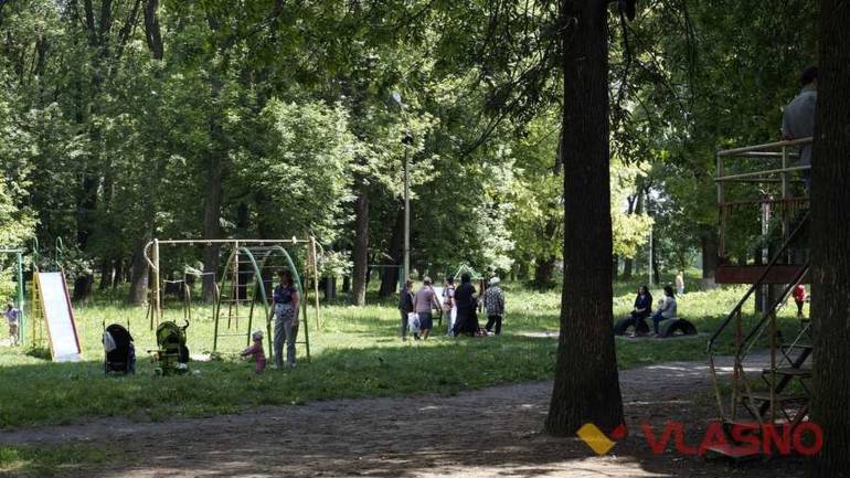У Вінниці до кінця року відновлять освітлення парку &laquo;Хімік&raquo;