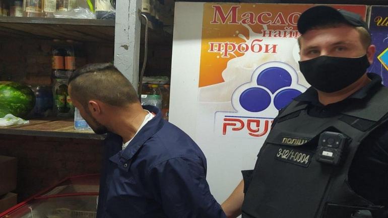 Любитель &laquo;халяви&raquo;: вінничанин погрожував ножем продавчині магазину