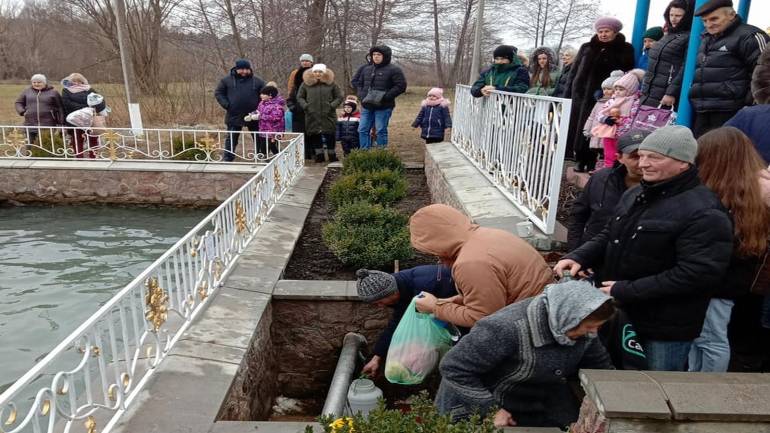 На Водохреща в Ганнополі купаються до темна