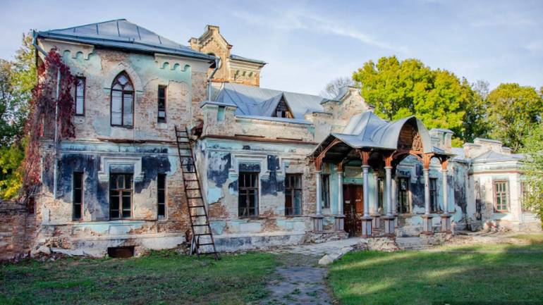 На Вінниччині селянин надихає місцевих жителів на відновлення палацу