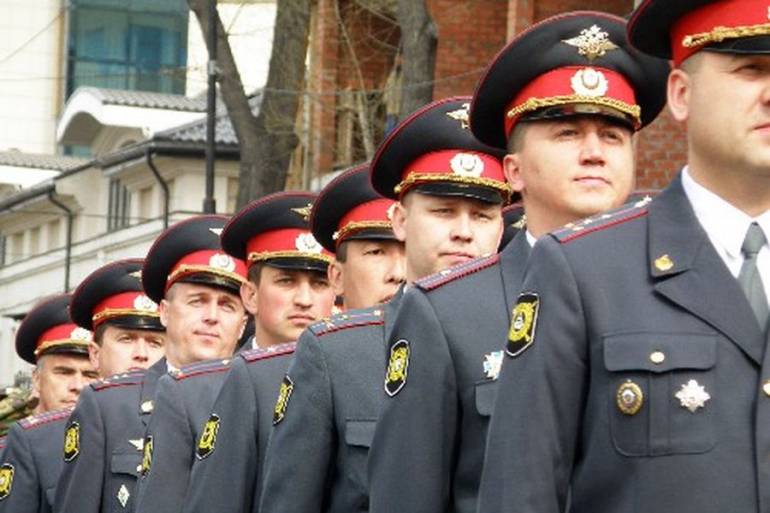 Порошенко збільшив компенсації родинам загиблих міліціонерів