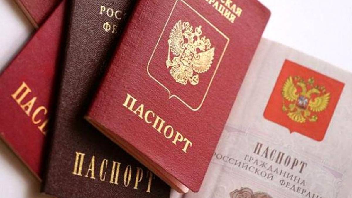 Підозрювані у справі Скрипаля мають однакові позначки у паспортах