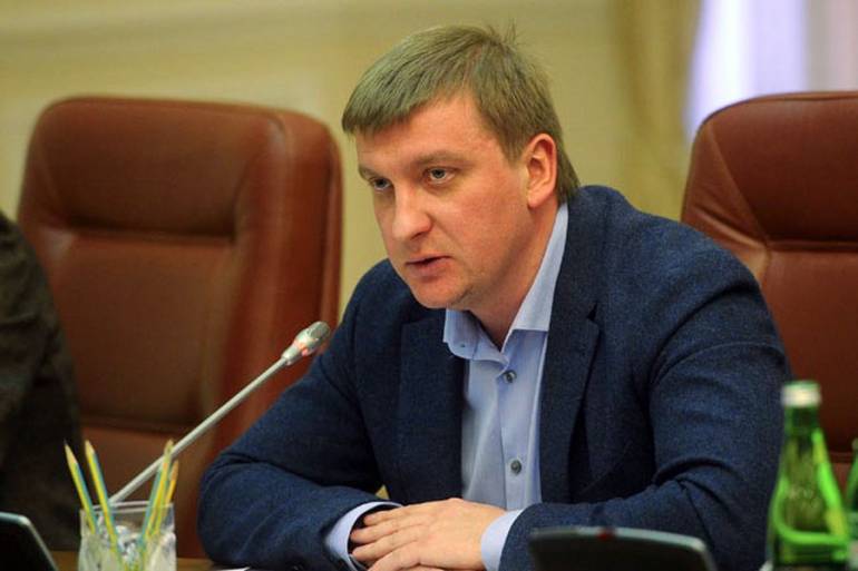 Третя хвиля люстрації чиновників розпочнеться у березні