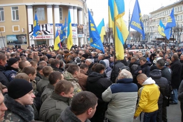 Близько трьох тисяч вінничан прийшли під будівлю Вінницької облдержадміністрації, щоб не допустити відставки Сергія Свитка