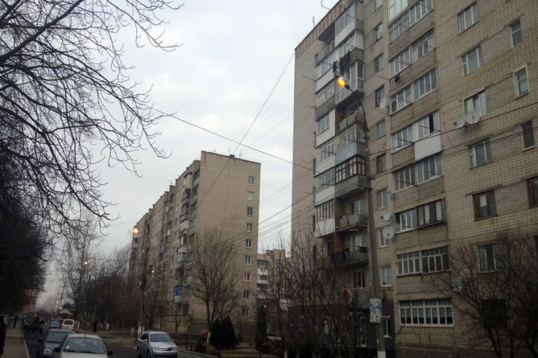 У мікрорайні Тяжилів ліхтарі горіли до десятої ранку