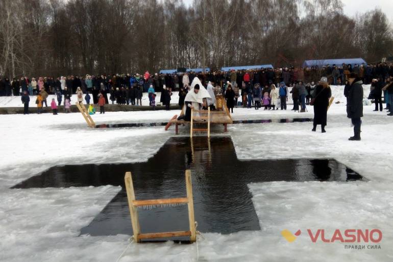 купання на Водохреща на Вишенському озері у Вінниці фото