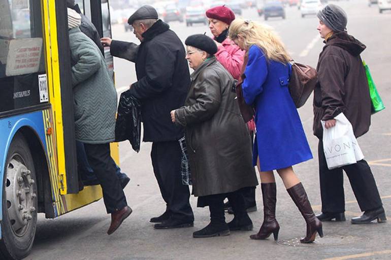 &ldquo;Або плати, або йди пішки&rdquo; &mdash; влітку пенсіонерам відміняють безкоштовний проїзд