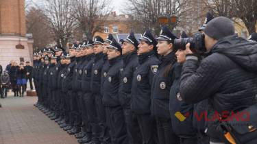 Вчилися чотири місяці: півсотні нових копів прийняли присягу у Вінниці