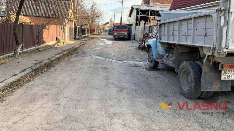&laquo;Тут не було асфальту від мого народження&raquo;: вінничани просять полагодити дороги на Кореї (ФОТО)