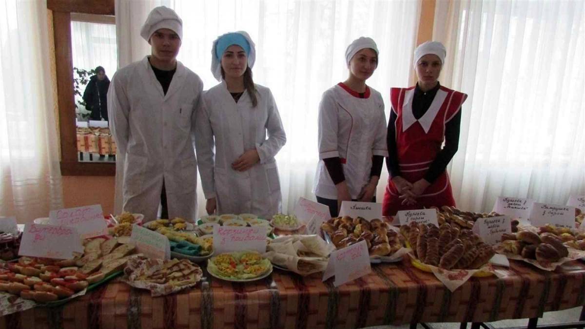 Юні кухарі на Вінниччині продавали власні страви задля лікування дівчинки