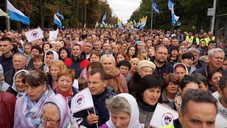&laquo;Сім'я &ndash; найважливіше в житті людини&raquo;: у Вінниці пройшов марш родин