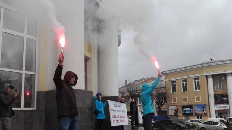 Вінницькі &laquo;євробляхери&raquo; задиміли центр міста
