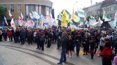 &laquo;Держава повинна перестати бути господарем, а стати слугою&raquo; &ndash; у Вінниці мітингували проти виборів &laquo;за законом Януковича&raquo;