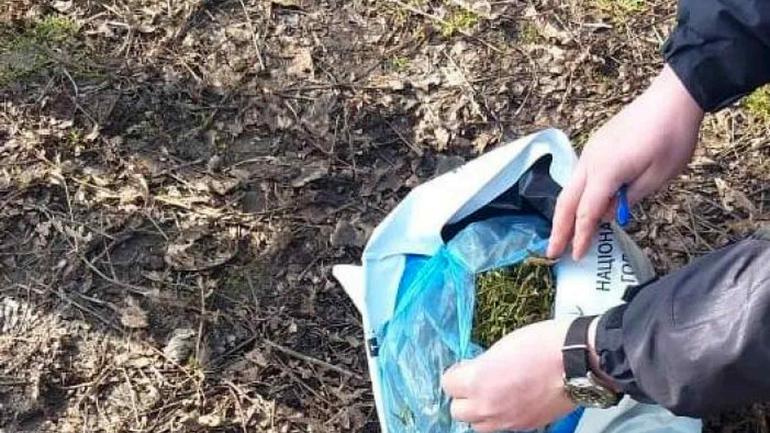 На Вінниччині затримал чоловіка з кілограмом марихуани