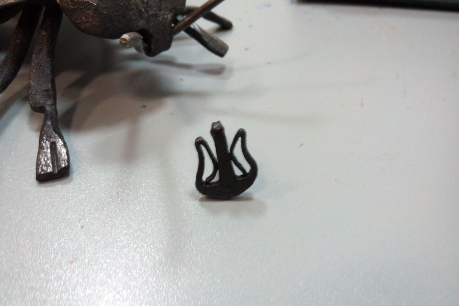 Найменший в Україні  тризуб подарували вінницьким волонтерам