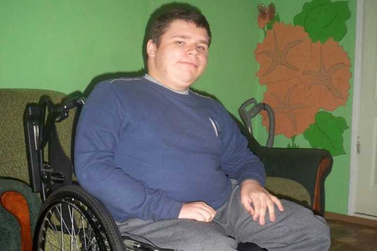 Допомога вінничан збереже рух та продовжить життя 17-річному Олегу з Іллінців