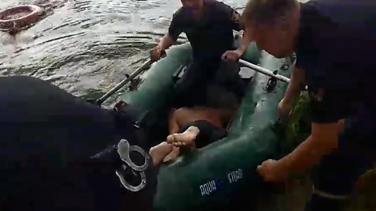 На Вінниччині "надзвичайники" врятували чоловіка, який ледве не потонув