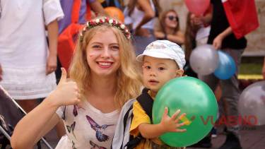 Іноземні солодощі, українські пісні польською, веселі експерименти: &ldquo;Сусіди-2&rdquo; у Вінниці (ФОТО)