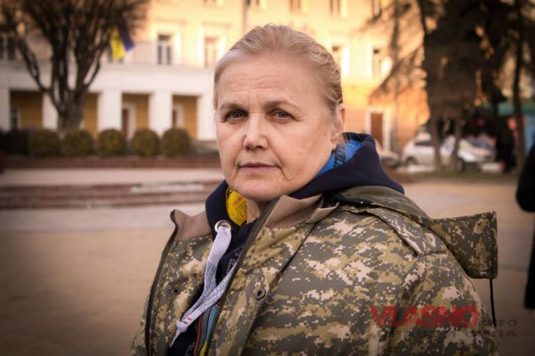 Вінничанка подарувала президенту гільзу із поглядом бійця  