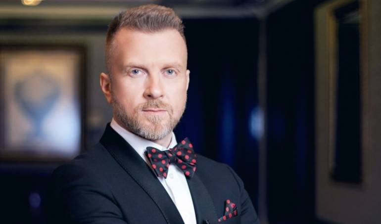 Антін Мухарський оголосив про вимушений від'їзд з України