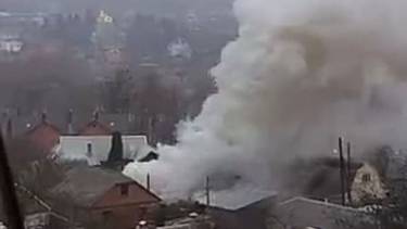 &laquo;Три пожежних та &laquo;швидка&raquo;: на вулиці Київська загорівся будинок (ФОТО)