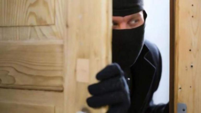 У Вінниці працівник підприємства викрав 80 тисяч гривень з кабінету директора