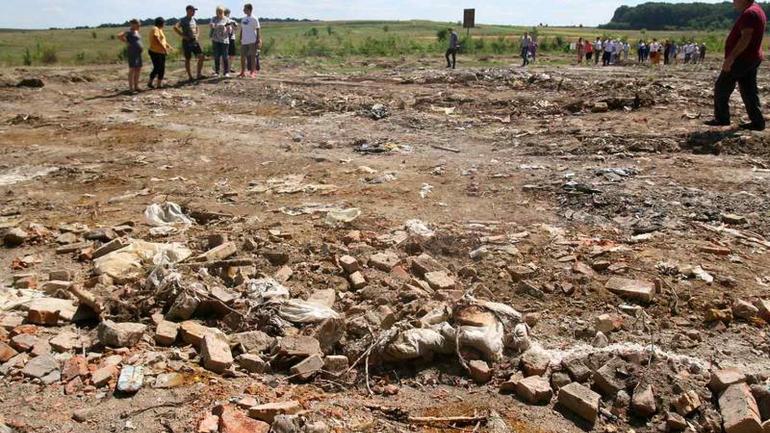 Третій місяць поспіль мешканці Вороновицької ОТГ труяться небезпечними хімікатами: кількох людей госпіталізували до лікарні