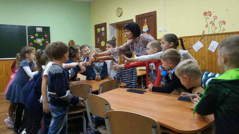 Діти із задоволенням йдуть до школи, але вінницькі батьки скаржаться на систему оцінювання знань