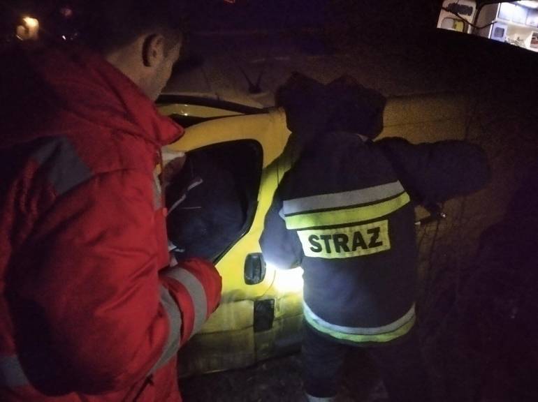 На Вінниччині постраждалого водія діставали з понівеченого авто
